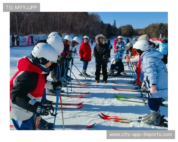 冰雪运动俱乐部开展少儿滑雪安全陪训与家长培训，儿童滑雪培训